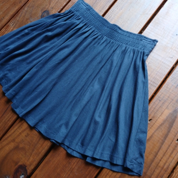 H&M XS/S basic navy blue soft flowy mini skirt - Picture 3 of 5